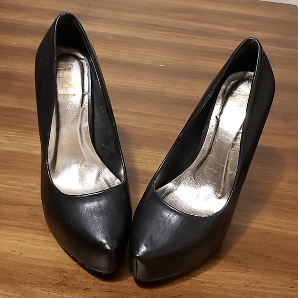 Shose - Picture 2 of 4